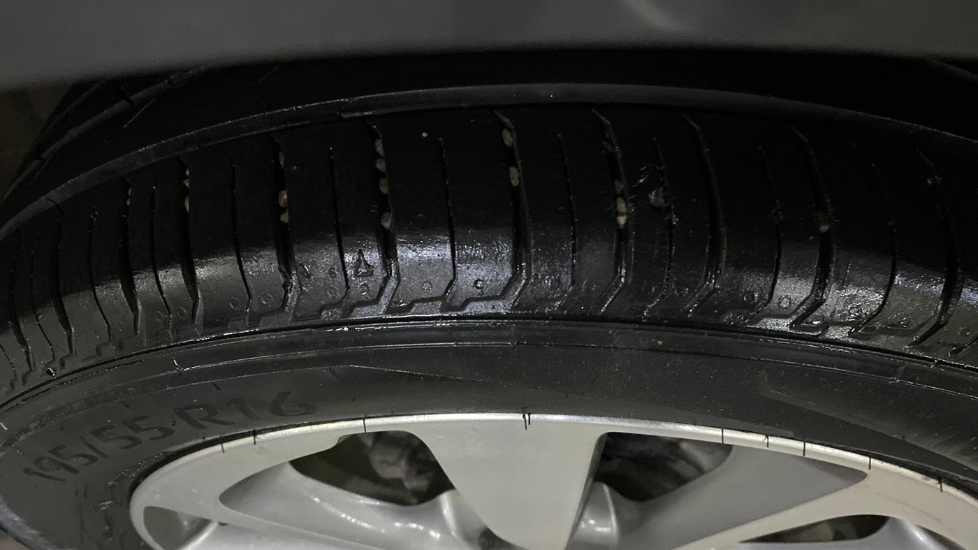 2016 Hyundai Elite i20 ASTA 1.2 (O), Petrol, Manual, 81,237 km, Left Rear Tyre Tread