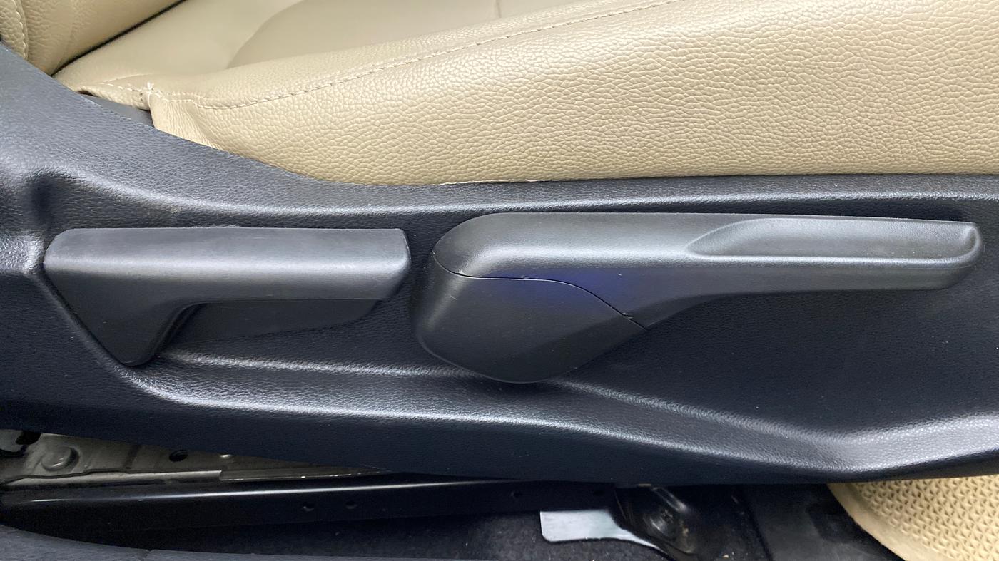 2019 Honda Civic 1.8V AT, Petrol, Automatic, 21,754 km, Driver Side Adjustment Panel