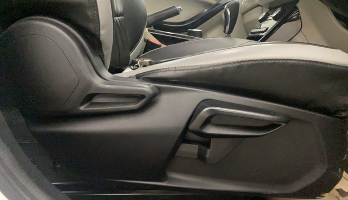 2022 Tata NEXON XZA PLUS (O) DIESEL, Diesel, Automatic, 72,933 km, Driver Side Adjustment Panel