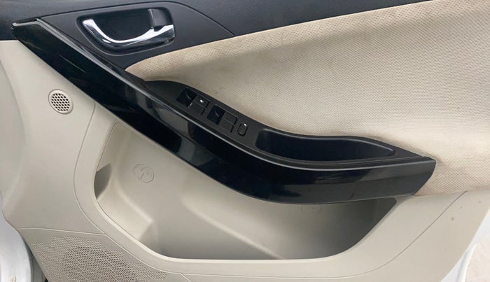 2022 Tata NEXON XZA PLUS (O) DIESEL, Diesel, Automatic, 72,933 km, Driver Side Door Panels Control