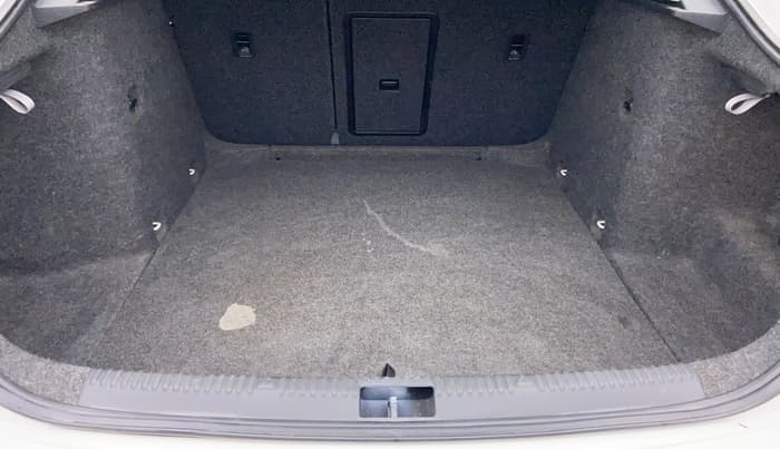 2015 Skoda Octavia ELEGANCE 2.0 TDI CR AT, Diesel, Automatic, 81,465 km, Boot Inside