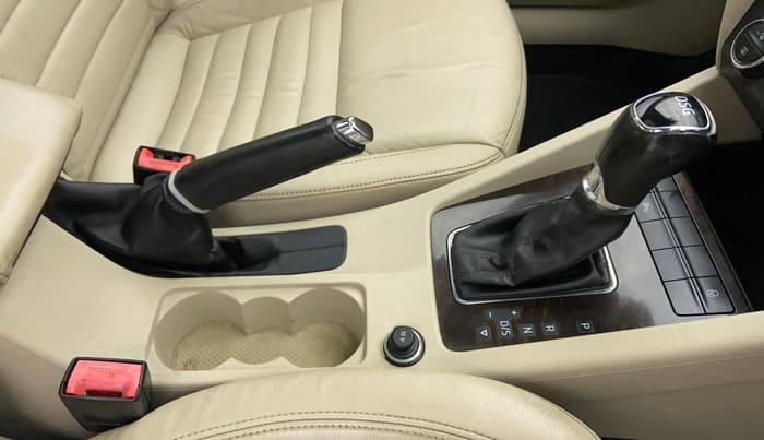 2015 Skoda Octavia ELEGANCE 2.0 TDI CR AT, Diesel, Automatic, 81,465 km, Gear Lever