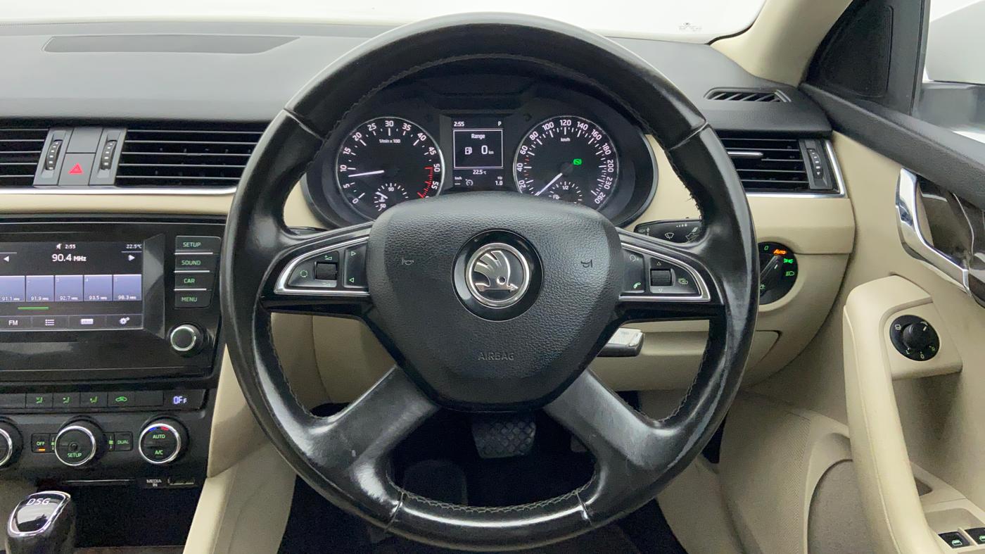 2015 Skoda Octavia ELEGANCE 2.0 TDI CR AT, Diesel, Automatic, 81,465 km, Steering Wheel Close Up