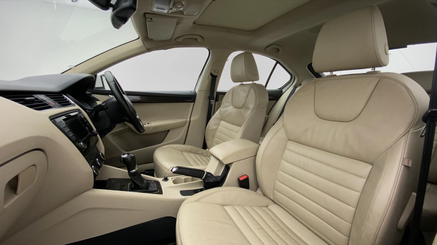 2015 Skoda Octavia ELEGANCE 2.0 TDI CR AT, Diesel, Automatic, 81,465 km, Right Side Front Door Cabin