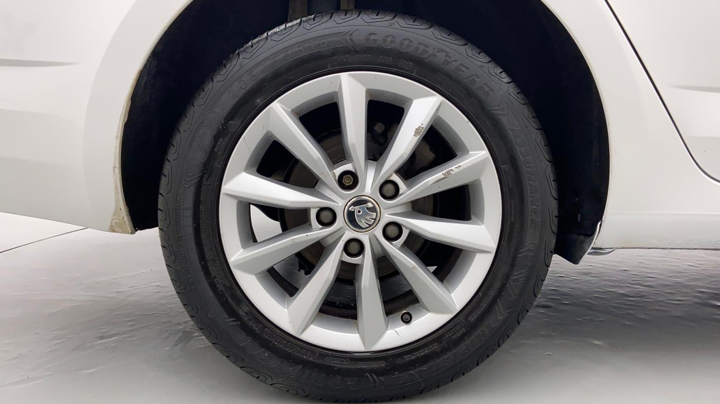 2015 Skoda Octavia ELEGANCE 2.0 TDI CR AT, Diesel, Automatic, 81,465 km, Right Rear Wheel