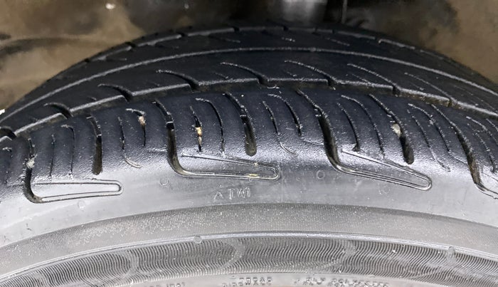 2016 Maruti Wagon R 1.0 VXI, Petrol, Manual, 32,329 km, Left Front Tyre Tread