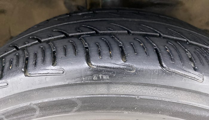 2016 Maruti Wagon R 1.0 VXI, Petrol, Manual, 32,329 km, Right Front Tyre Tread