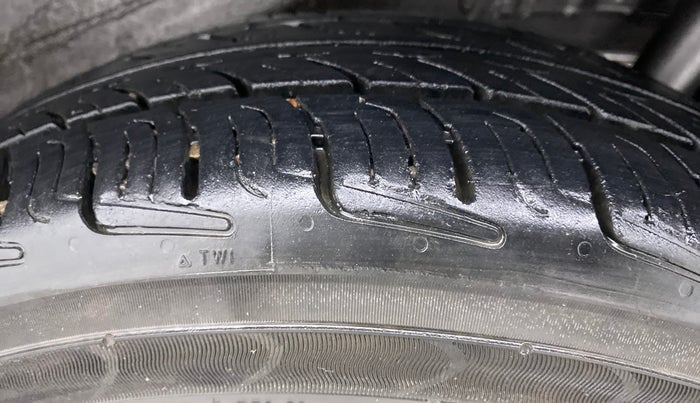 2016 Maruti Wagon R 1.0 VXI, Petrol, Manual, 32,329 km, Left Rear Tyre Tread
