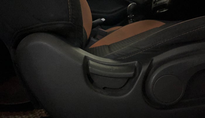 2017 Hyundai Elite i20 ASTA 1.2 DUAL TONE, Petrol, Manual, 53,717 km, Driver Side Adjustment Panel