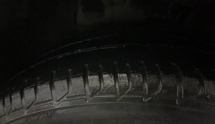 2017 Hyundai Elite i20 ASTA 1.2 DUAL TONE, Petrol, Manual, 53,717 km, Left Front Tyre Tread