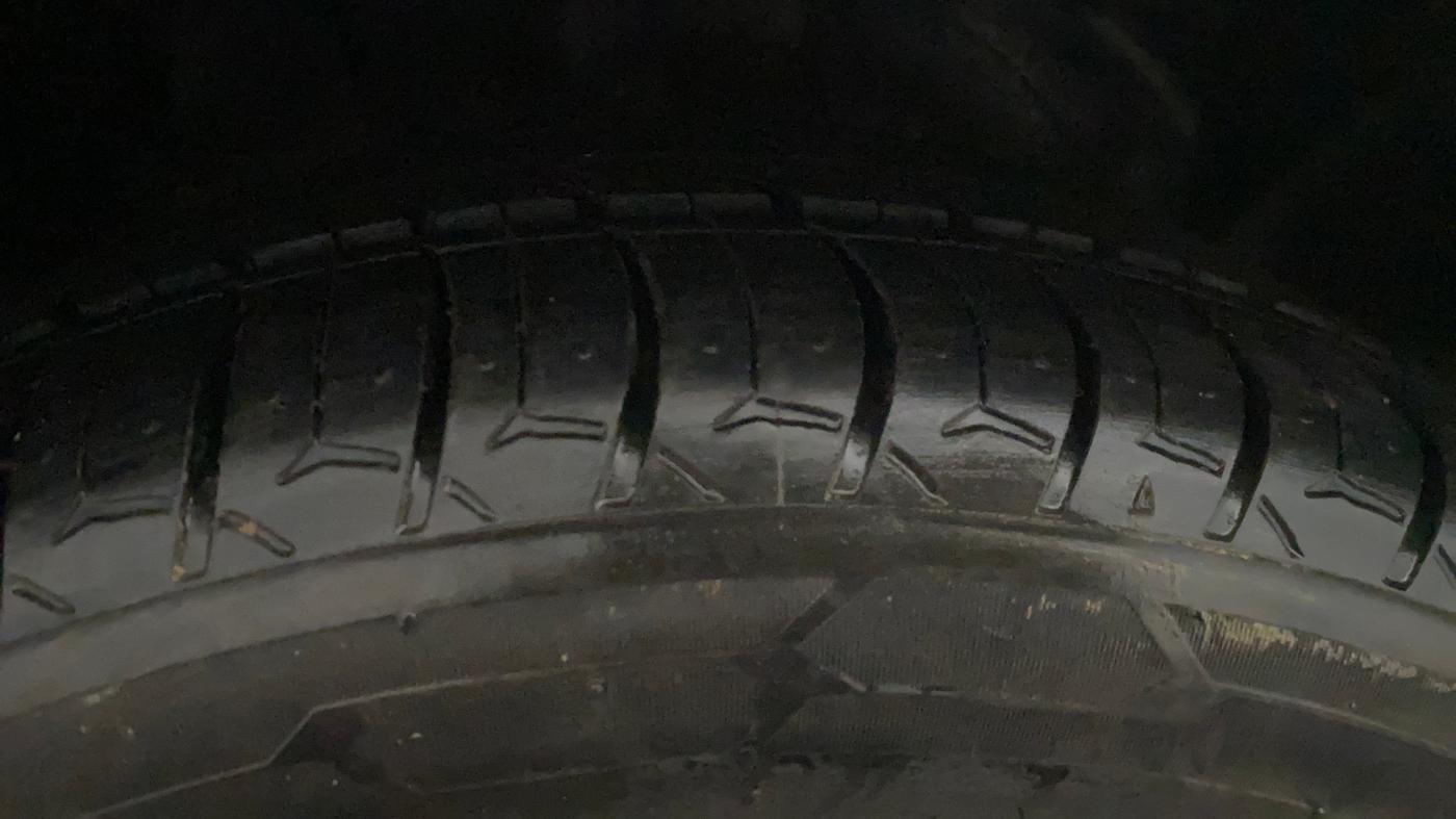 2019 Ford FREESTYLE TITANIUM 1.2 PETROL, Petrol, Manual, 1,22,069 km, Right Front Tyre Tread