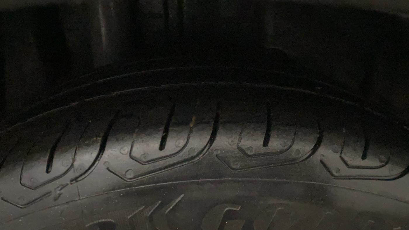 2019 Ford FREESTYLE TITANIUM 1.2 PETROL, Petrol, Manual, 1,22,069 km, Right Rear Tyre Tread
