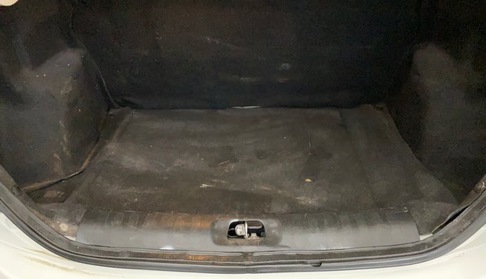 2014 Maruti Swift Dzire VXI, Petrol, Manual, 63,506 km, Boot Inside