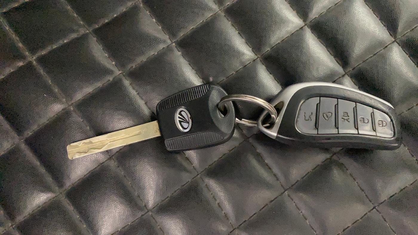 2021 Mahindra XUV300 W4 1.2 PETROL, Petrol, Manual, 54,726 km, Key Close Up