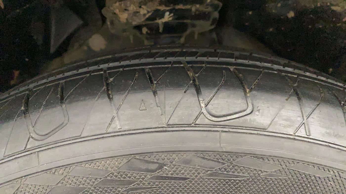 2021 Mahindra XUV300 W4 1.2 PETROL, Petrol, Manual, 54,726 km, Right Front Tyre Tread