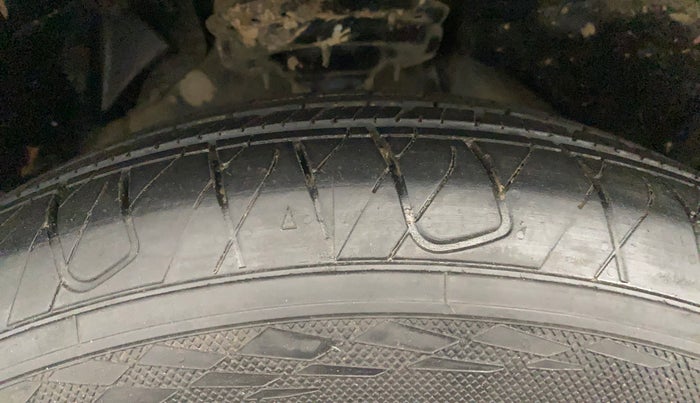 2021 Mahindra XUV300 W4 1.2 PETROL, Petrol, Manual, 54,726 km, Right Front Tyre Tread