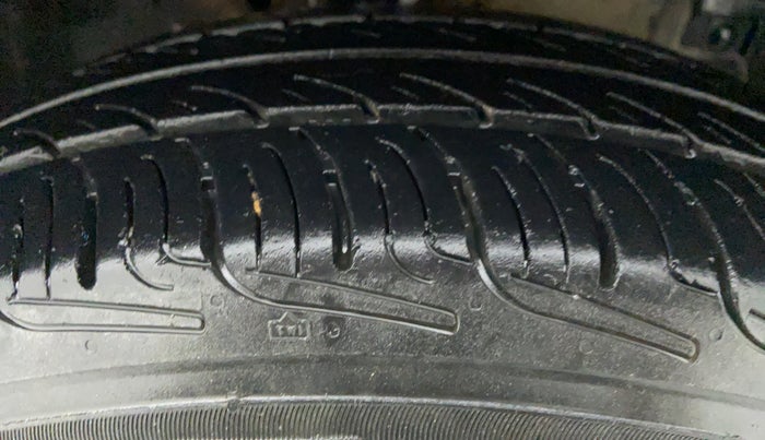 2014 Maruti Swift LXI D, Petrol, Manual, 79,835 km, Right Front Tyre Tread