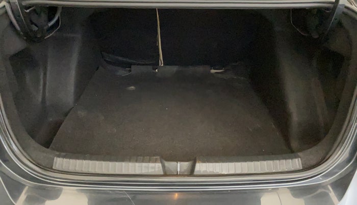 2022 Volkswagen VIRTUS HIGHLINE TSI 1.0 AT, Petrol, Automatic, 37,455 km, Boot Inside