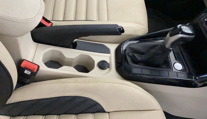 2022 Volkswagen VIRTUS HIGHLINE TSI 1.0 AT, Petrol, Automatic, 37,455 km, Gear Lever