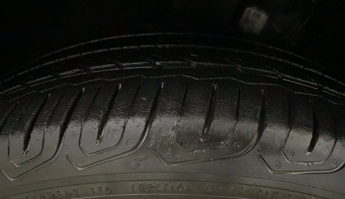 2022 Volkswagen VIRTUS HIGHLINE TSI 1.0 AT, Petrol, Automatic, 37,455 km, Left Front Tyre Tread