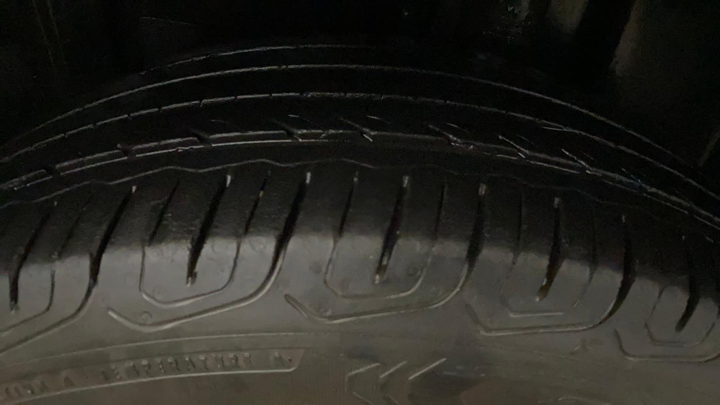 2022 Volkswagen VIRTUS HIGHLINE TSI 1.0 AT, Petrol, Automatic, 37,536 km, Left Rear Tyre Tread