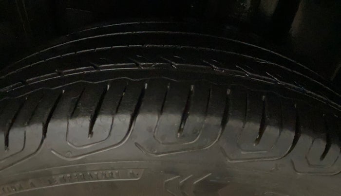 2022 Volkswagen VIRTUS HIGHLINE TSI 1.0 AT, Petrol, Automatic, 37,455 km, Left Rear Tyre Tread