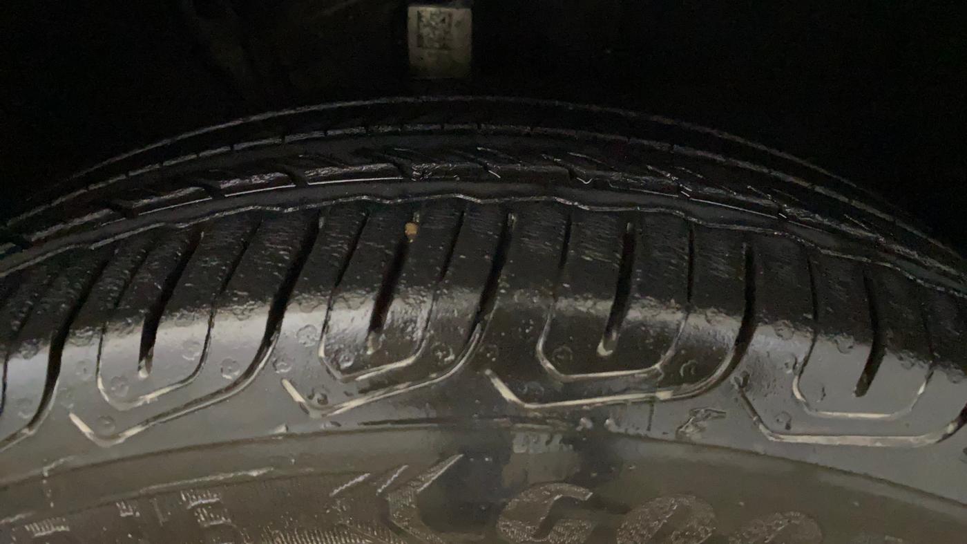 2022 Volkswagen VIRTUS HIGHLINE TSI 1.0 AT, Petrol, Automatic, 37,536 km, Right Front Tyre Tread