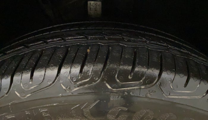 2022 Volkswagen VIRTUS HIGHLINE TSI 1.0 AT, Petrol, Automatic, 37,455 km, Right Front Tyre Tread