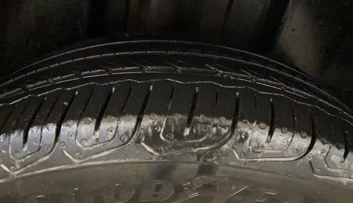 2022 Volkswagen VIRTUS HIGHLINE TSI 1.0 AT, Petrol, Automatic, 37,455 km, Right Rear Tyre Tread