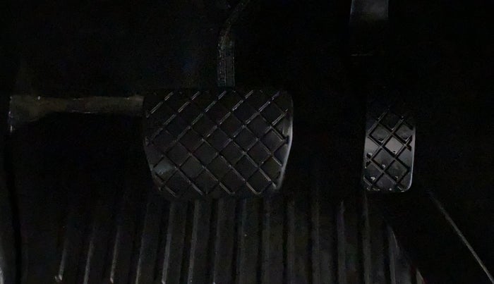 2022 Volkswagen VIRTUS HIGHLINE TSI 1.0 AT, Petrol, Automatic, 37,455 km, Pedals