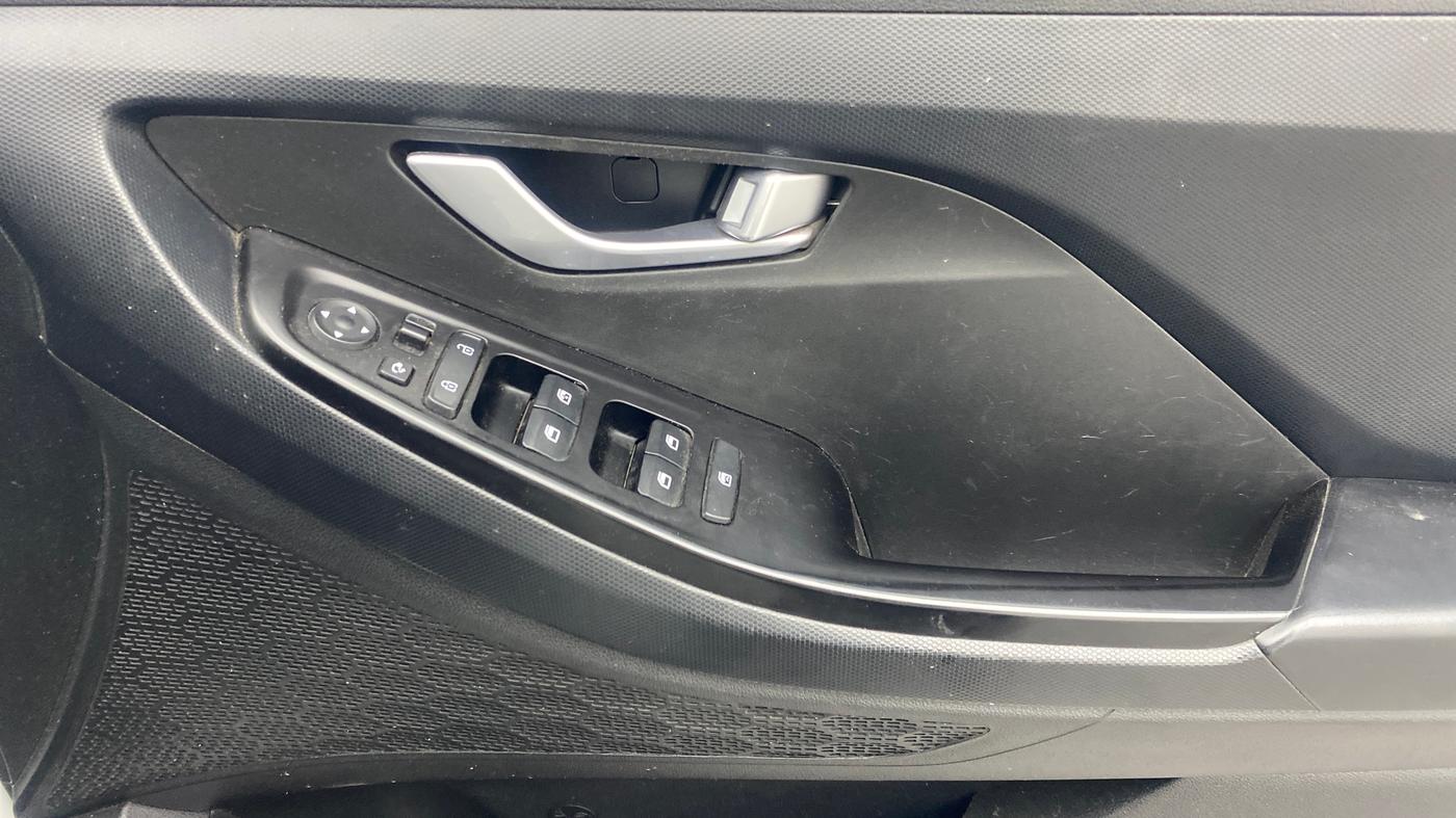 2022 Hyundai Creta S PLUS 1.4 TURBO DCT, Petrol, Automatic, 1,17,988 km, Driver Side Door Panels Control