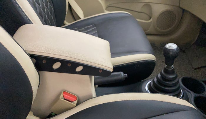 2015 Honda Amaze 1.2L I-VTEC S, Petrol, Manual, 1,07,704 km, Gear Lever