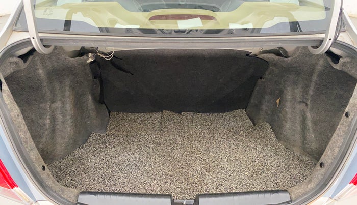 2015 Honda Amaze 1.2L I-VTEC S, Petrol, Manual, 1,07,704 km, Boot Inside