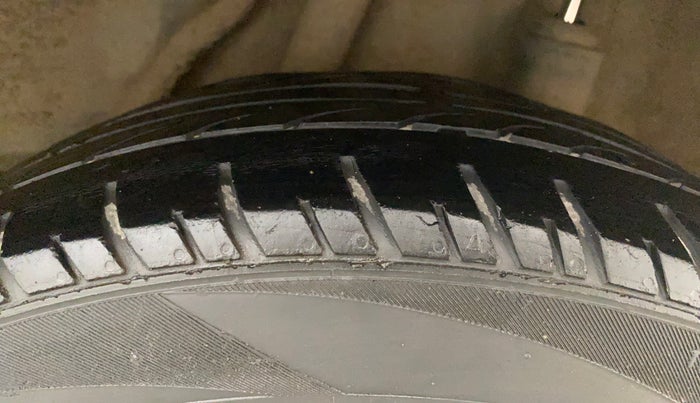 2015 Honda Amaze 1.2L I-VTEC S, Petrol, Manual, 1,07,704 km, Left Rear Tyre Tread