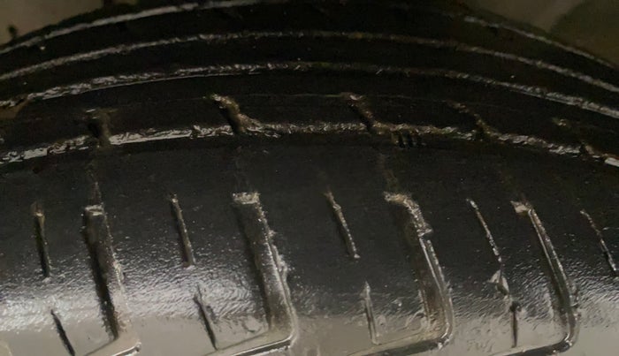 2017 Renault Kwid CLIMBER 1.0 AMT, Petrol, Automatic, 60,304 km, Left Front Tyre Tread