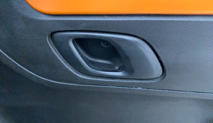 2017 Renault Kwid CLIMBER 1.0 AMT, Petrol, Automatic, 60,304 km, Driver Side Door Panels Control