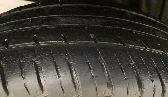 2017 Renault Kwid CLIMBER 1.0 AMT, Petrol, Automatic, 60,304 km, Right Rear Tyre Tread