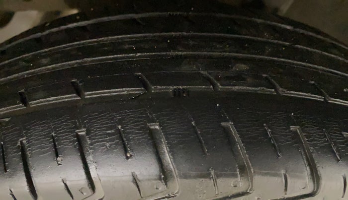 2017 Renault Kwid CLIMBER 1.0 AMT, Petrol, Automatic, 60,304 km, Left Rear Tyre Tread