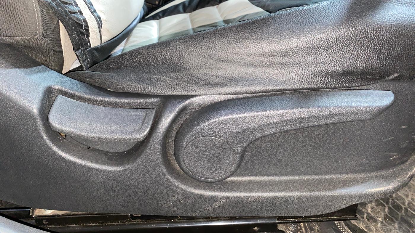 2019 Hyundai Verna 1.6 VTVT SX + AT, Petrol, Automatic, 77,010 km, Driver Side Adjustment Panel