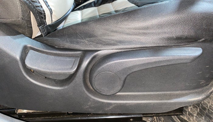 2019 Hyundai Verna 1.6 VTVT SX + AT, Petrol, Automatic, 77,010 km, Driver Side Adjustment Panel