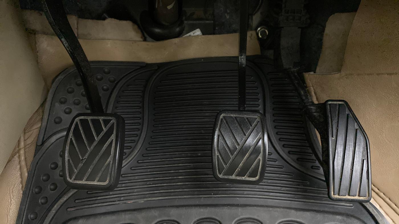 2019 Maruti Dzire VXI, Petrol, Manual, 52,012 km, Pedals