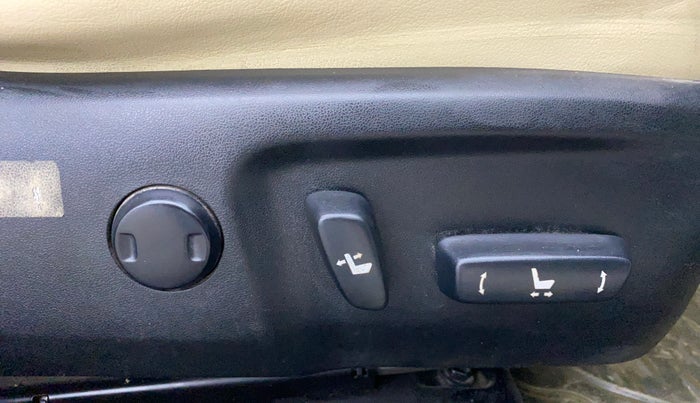 2017 Toyota Corolla Altis VL CVT PETROL, Petrol, Automatic, 1,19,988 km, Driver Side Adjustment Panel