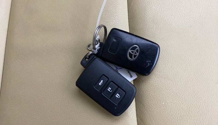 2017 Toyota Corolla Altis VL CVT PETROL, Petrol, Automatic, 1,19,988 km, Key Close Up