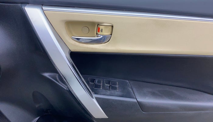 2017 Toyota Corolla Altis VL CVT PETROL, Petrol, Automatic, 1,19,988 km, Driver Side Door Panels Control