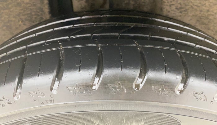 2025 Volkswagen TAIGUN Highline Plus 1.0 TSI AT, Petrol, Automatic, 9,799 km, Right Rear Tyre Tread