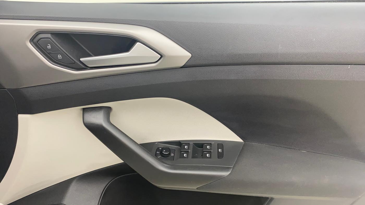 2025 Volkswagen TAIGUN Highline Plus 1.0 TSI AT, Petrol, Automatic, 9,799 km, Driver Side Door Panels Control