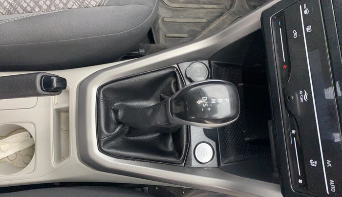 2025 Volkswagen TAIGUN Highline Plus 1.0 TSI AT, Petrol, Automatic, 9,799 km, Gear Lever