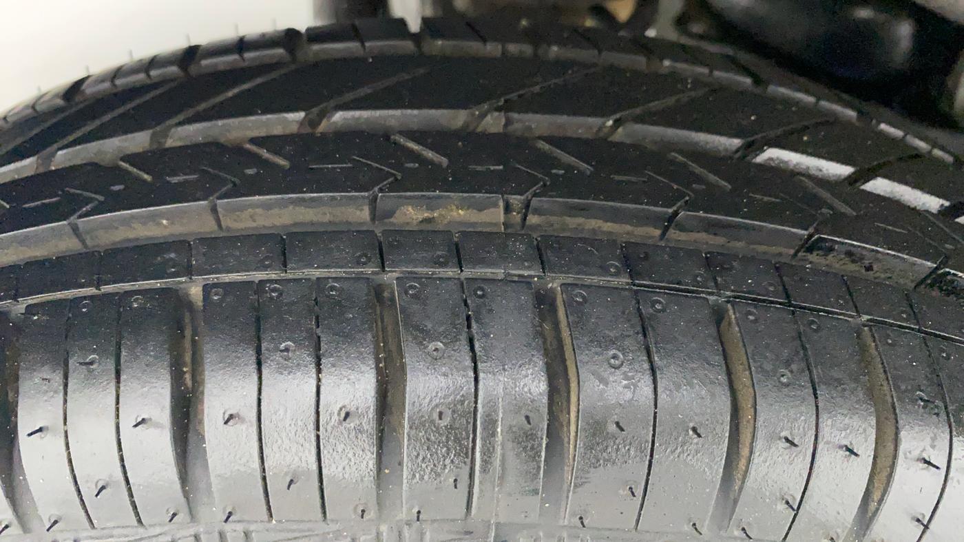 2015 Maruti Eeco 5 STR CNG WITH AC PLUSHTR, CNG, Manual, 63,779 km, Right Rear Tyre Tread