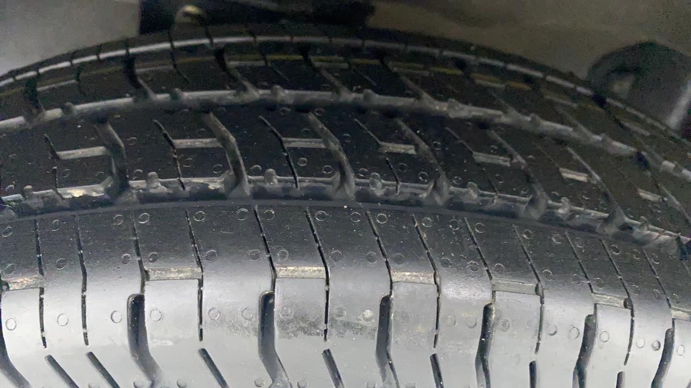 2015 Maruti Eeco 5 STR CNG WITH AC PLUSHTR, CNG, Manual, 63,779 km, Left Front Tyre Tread