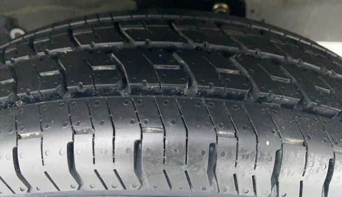 2015 Maruti Eeco 5 STR CNG WITH AC PLUSHTR, CNG, Manual, 63,779 km, Right Front Tyre Tread